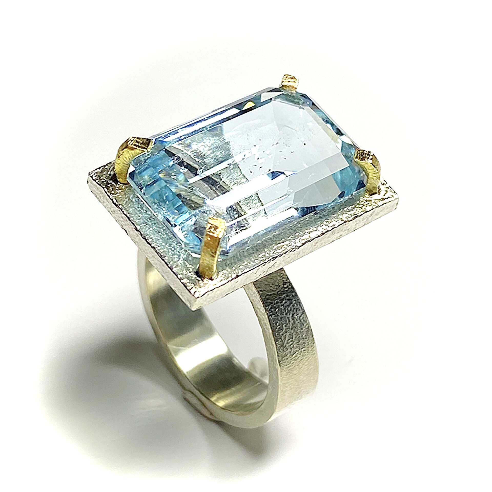 Precioso anillo solitario con preciosa y enorme Aguamarina natural. - 3