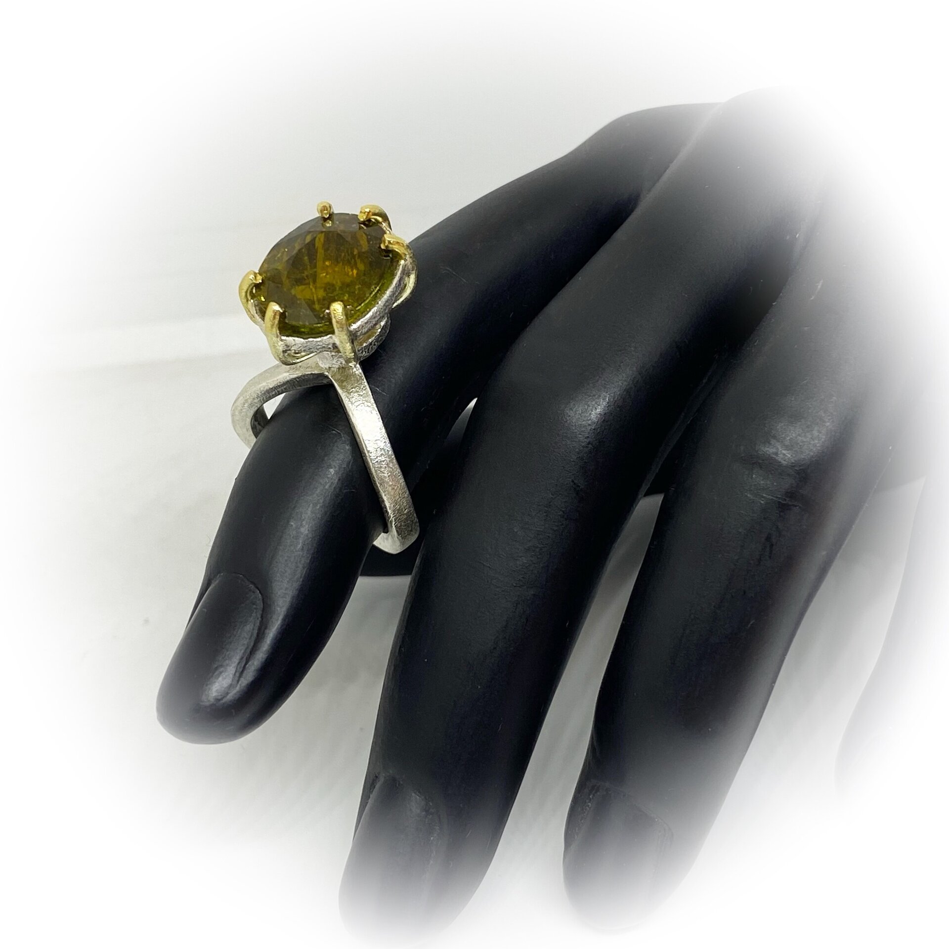Precioso anillo con preciosa y gran Turmalina natural verde ovalada. - 6