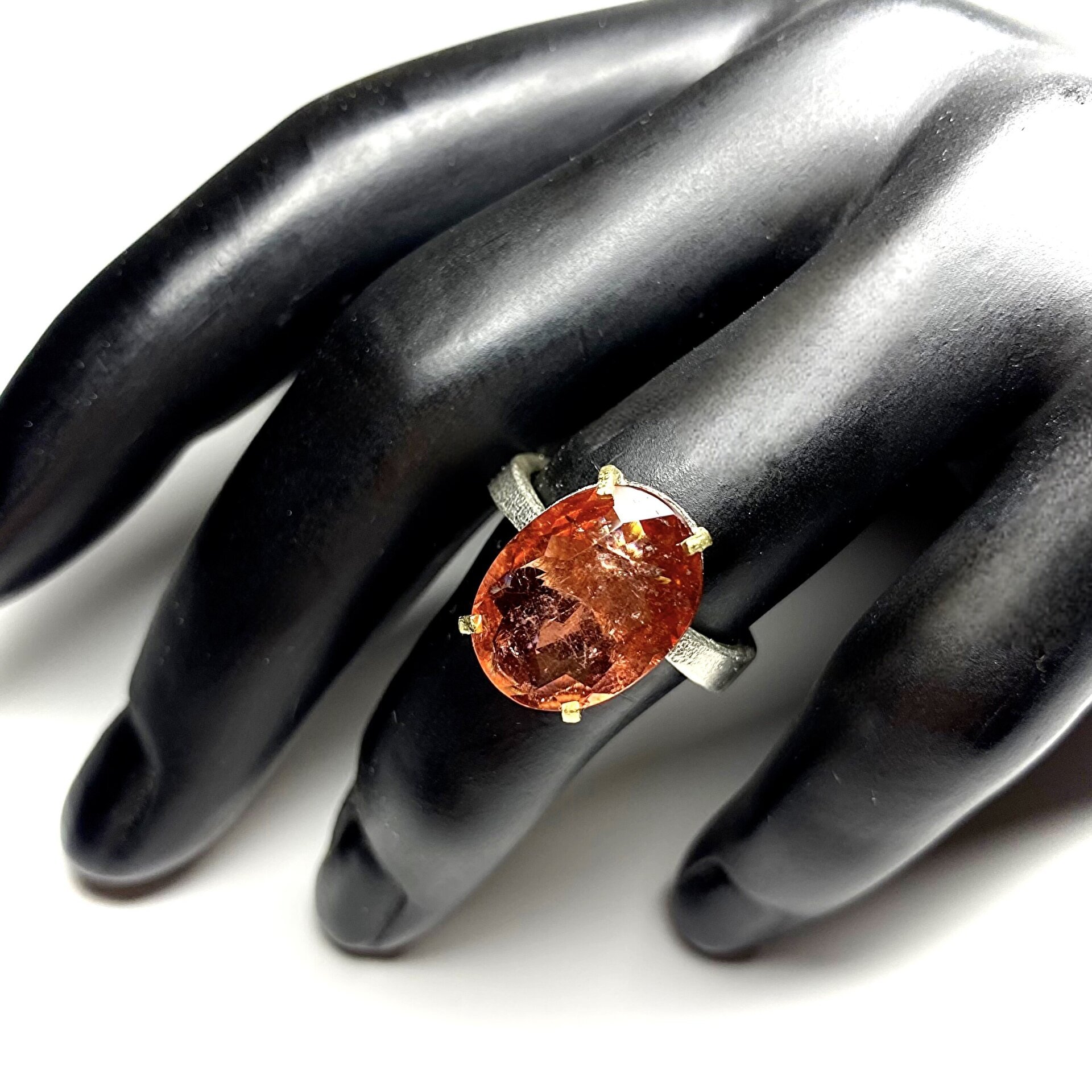 Magnífico anillo solitario con magnífica Turmalina Rubelita Rosa/Roja natural. - 6