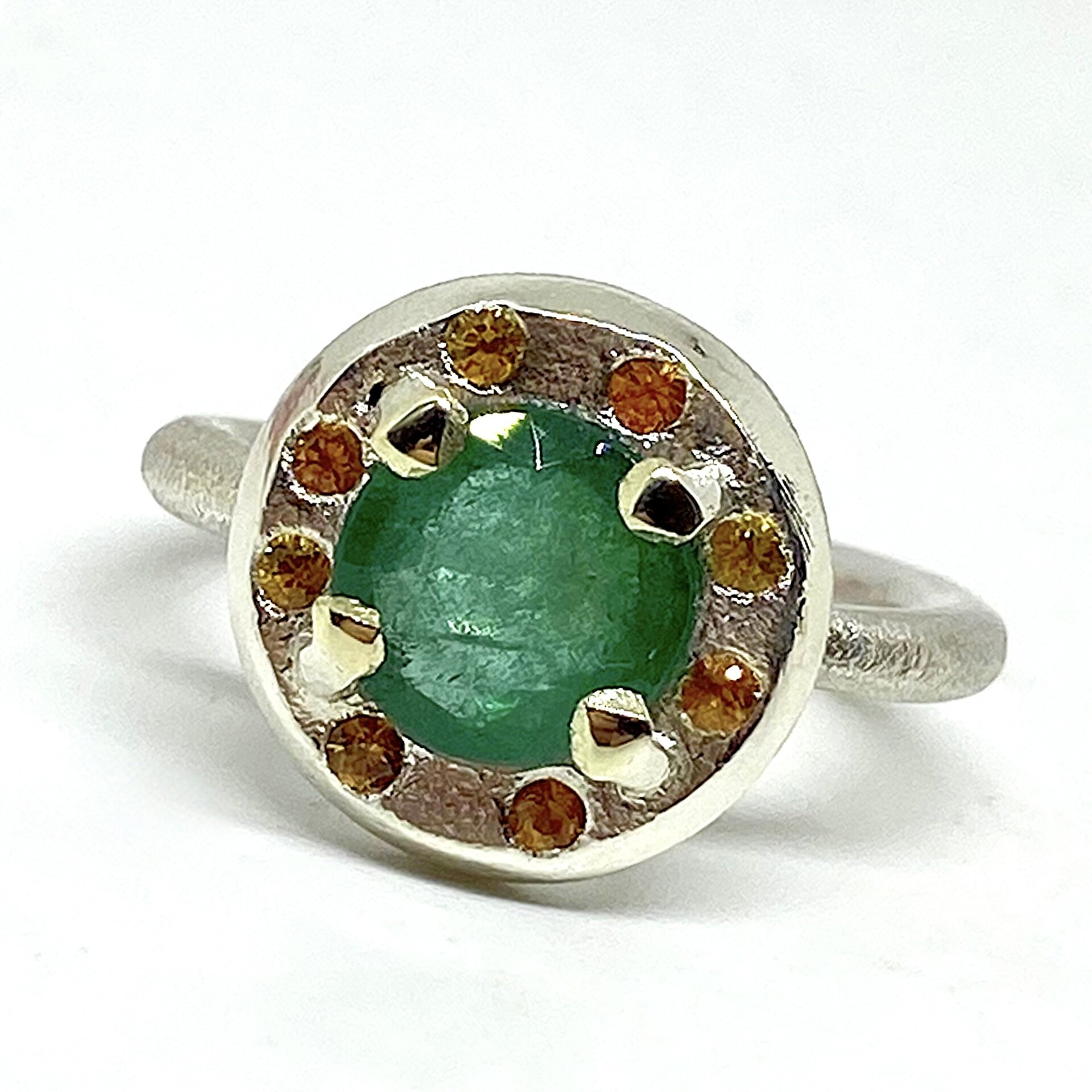 Impresionante anillo con preciosa y gran Esmeralda natural certificada. Anillo. - 2