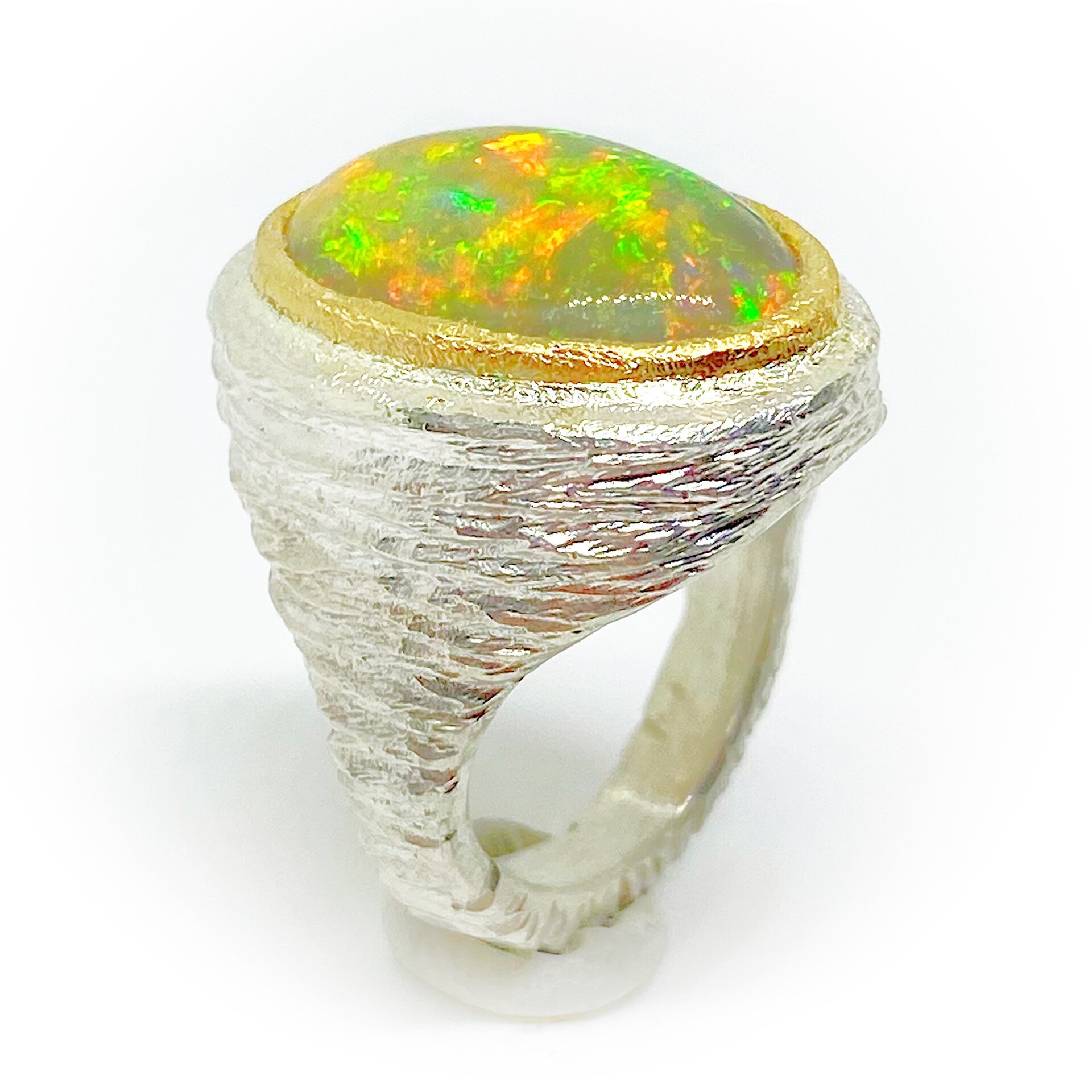 Extraordinario anillo en Plata de Ley con boca en Oro de 18K y gran Ópalo Etíope - 4