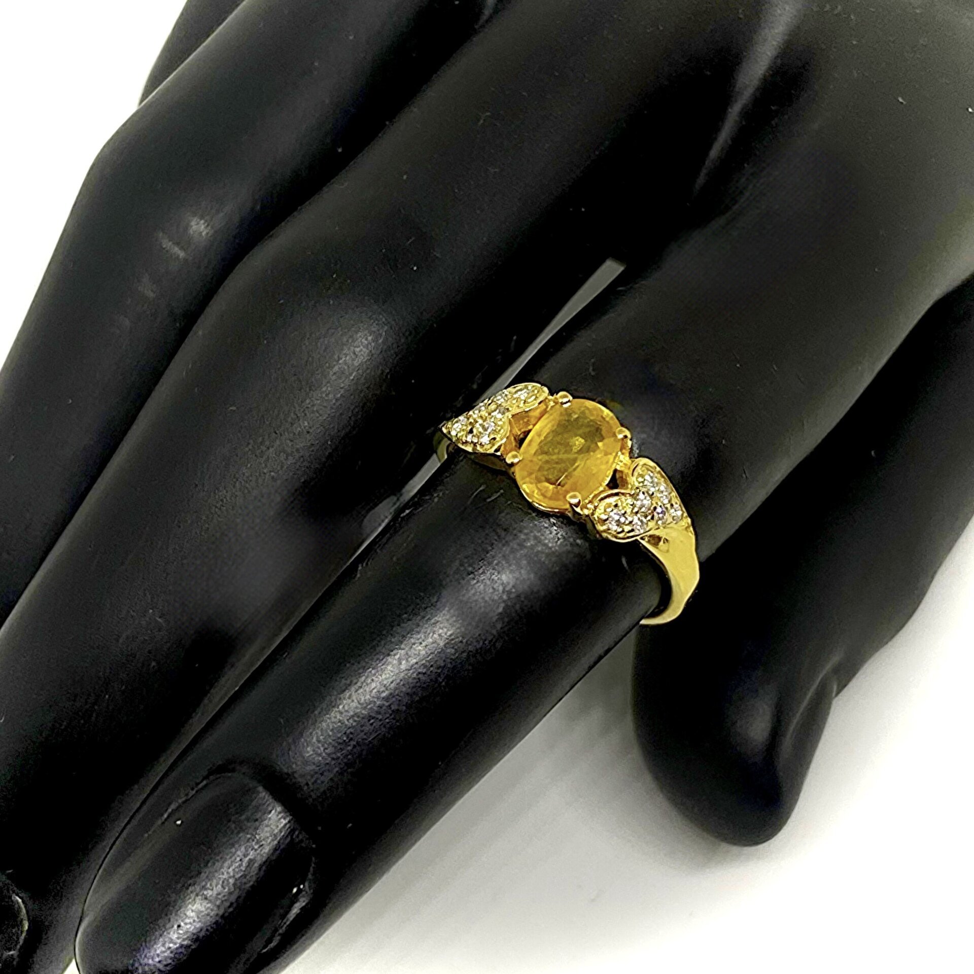 Precioso y delicado anillo solitario en Plata de Ley con zafiros blancos a su al - 5