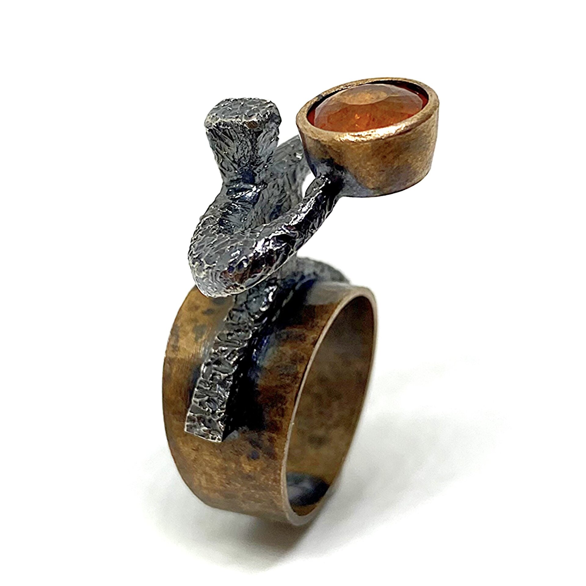 Exclusivo anillo escultòrico realizado en Plata de Ley y Bronce con precioso Gra - 3