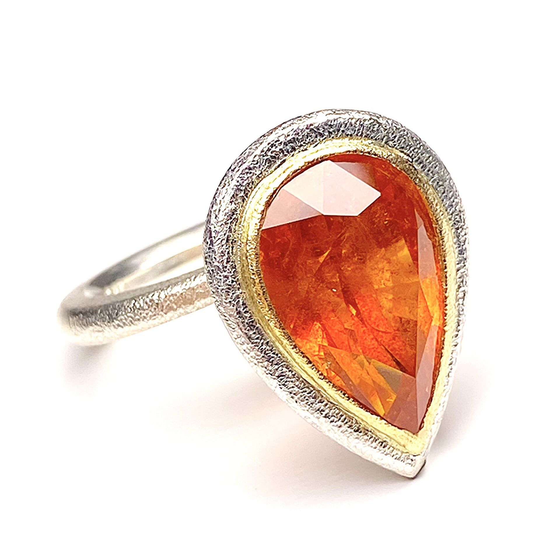 Precioso y gran anillo con precioso y enorme Granate Espesartita natural. Anillo - 3