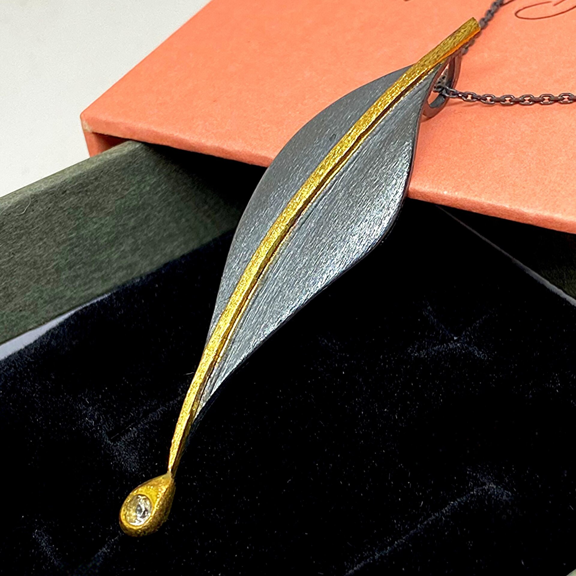 Maravilloso colgante de diseño exclusivo con cadena en Plata de ley. - 3