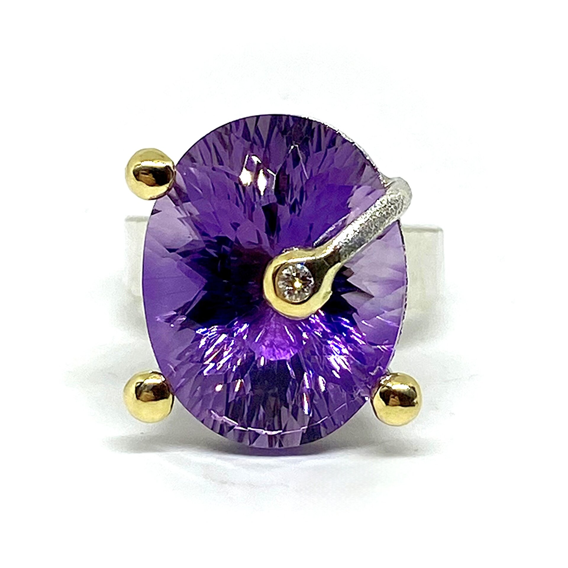 Único y exclusivo anillo con extraordinaria y gran Amatista ovalada natural. - 3