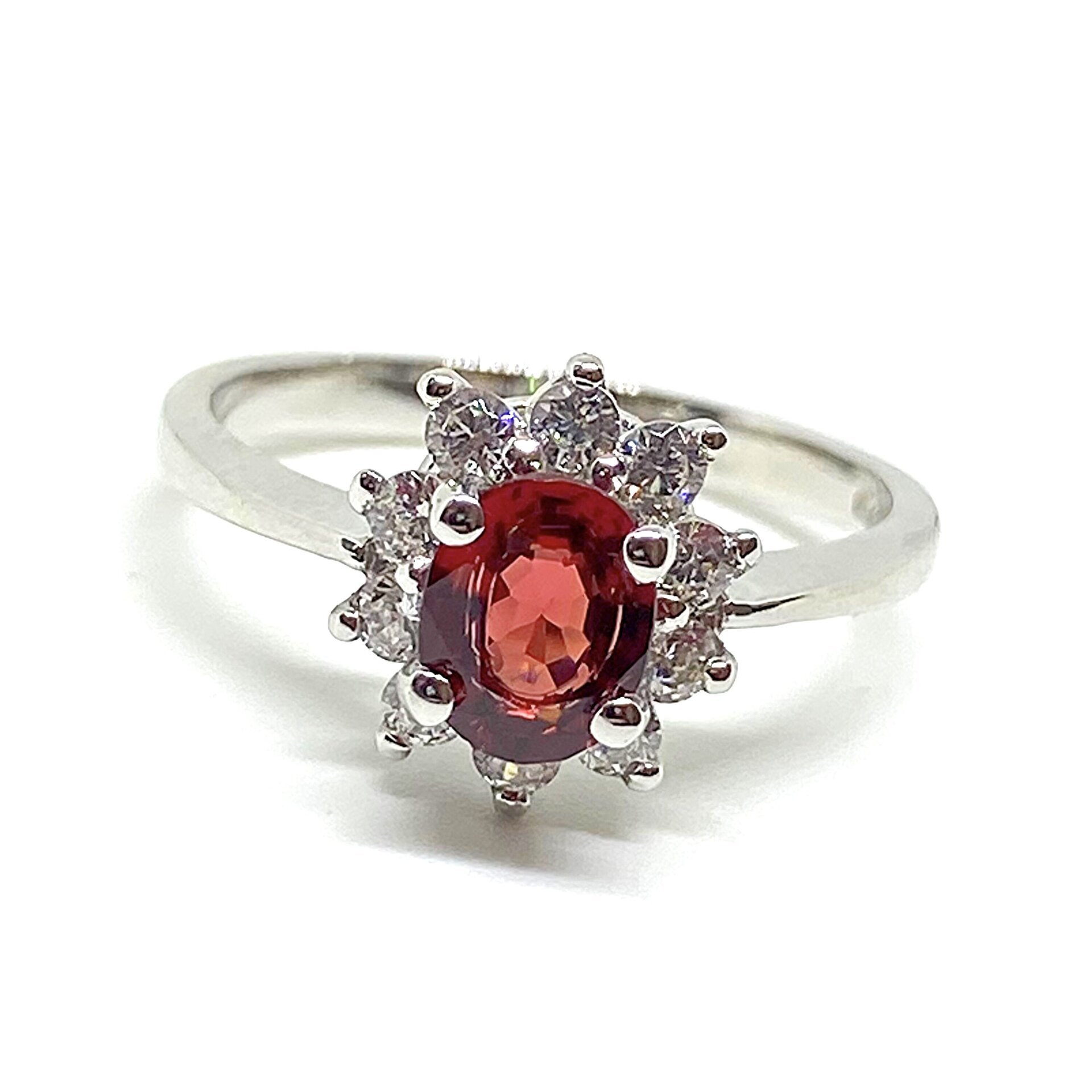 Delicado anillo solitario en Plata de Ley con 10 zafiros blancos de 2 mm - 2