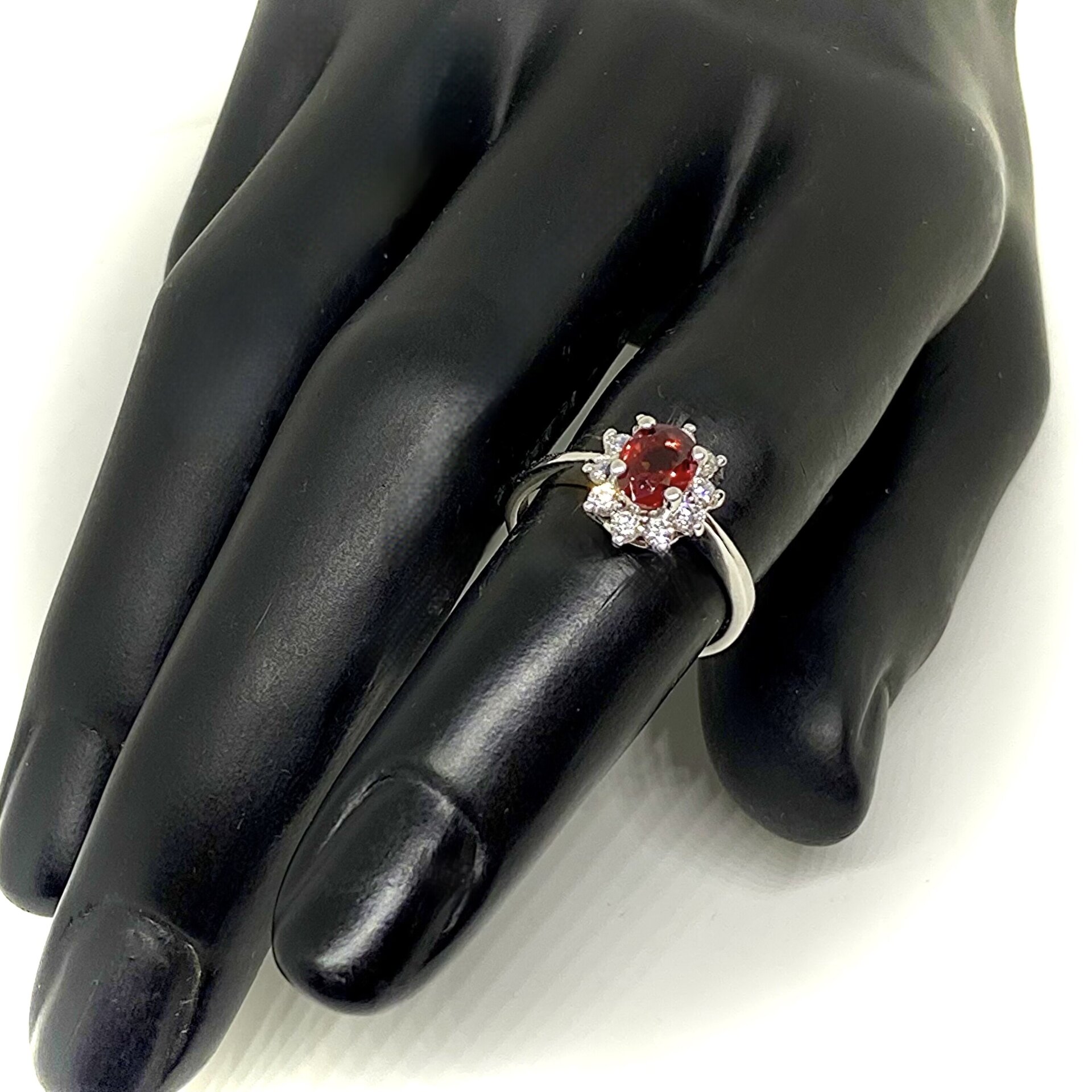 Delicado anillo solitario en Plata de Ley con 10 zafiros blancos de 2 mm - 5