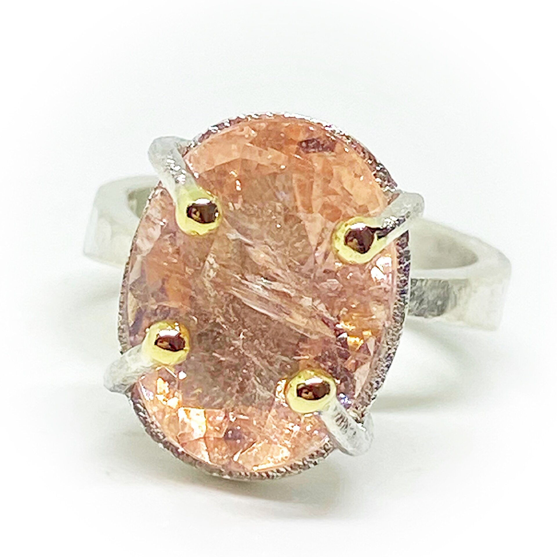 Magnífico anillo con magnífica y gran Morganita natural ovalada. - 4