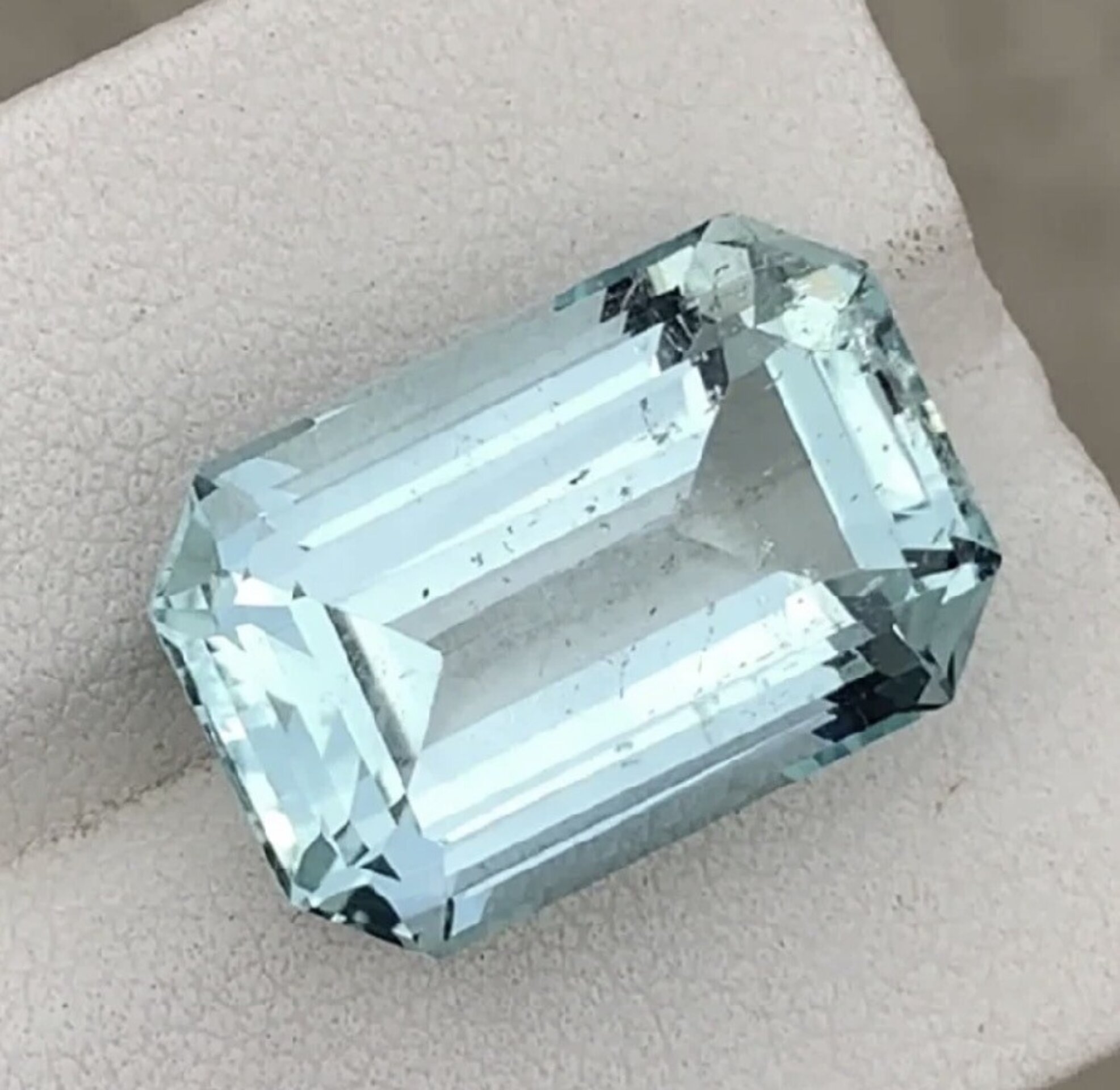 Precioso anillo solitario con preciosa y enorme Aguamarina natural. - 6