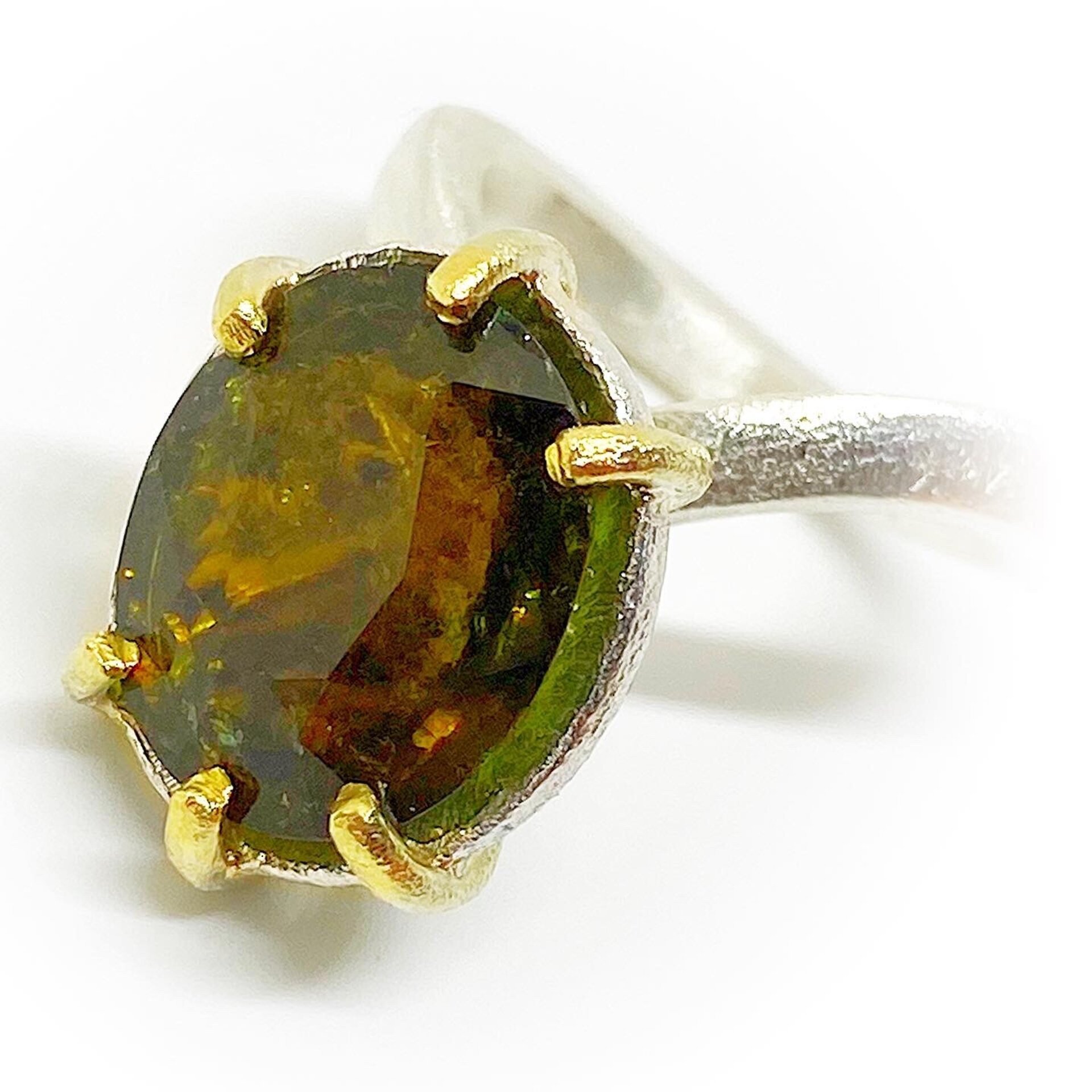 Precioso anillo con preciosa y gran Turmalina natural verde ovalada. - 2