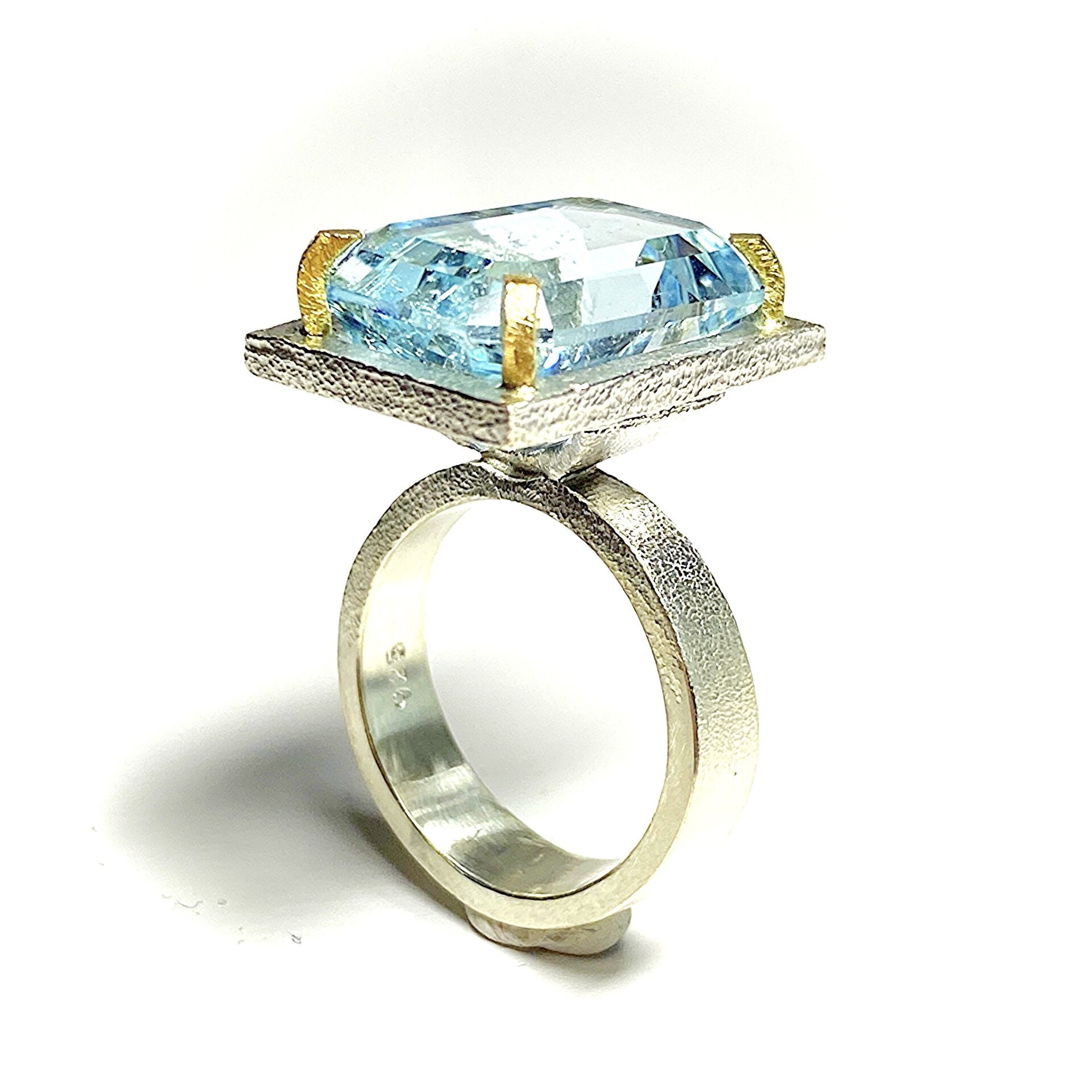 Precioso anillo solitario con preciosa y enorme Aguamarina natural. - 4