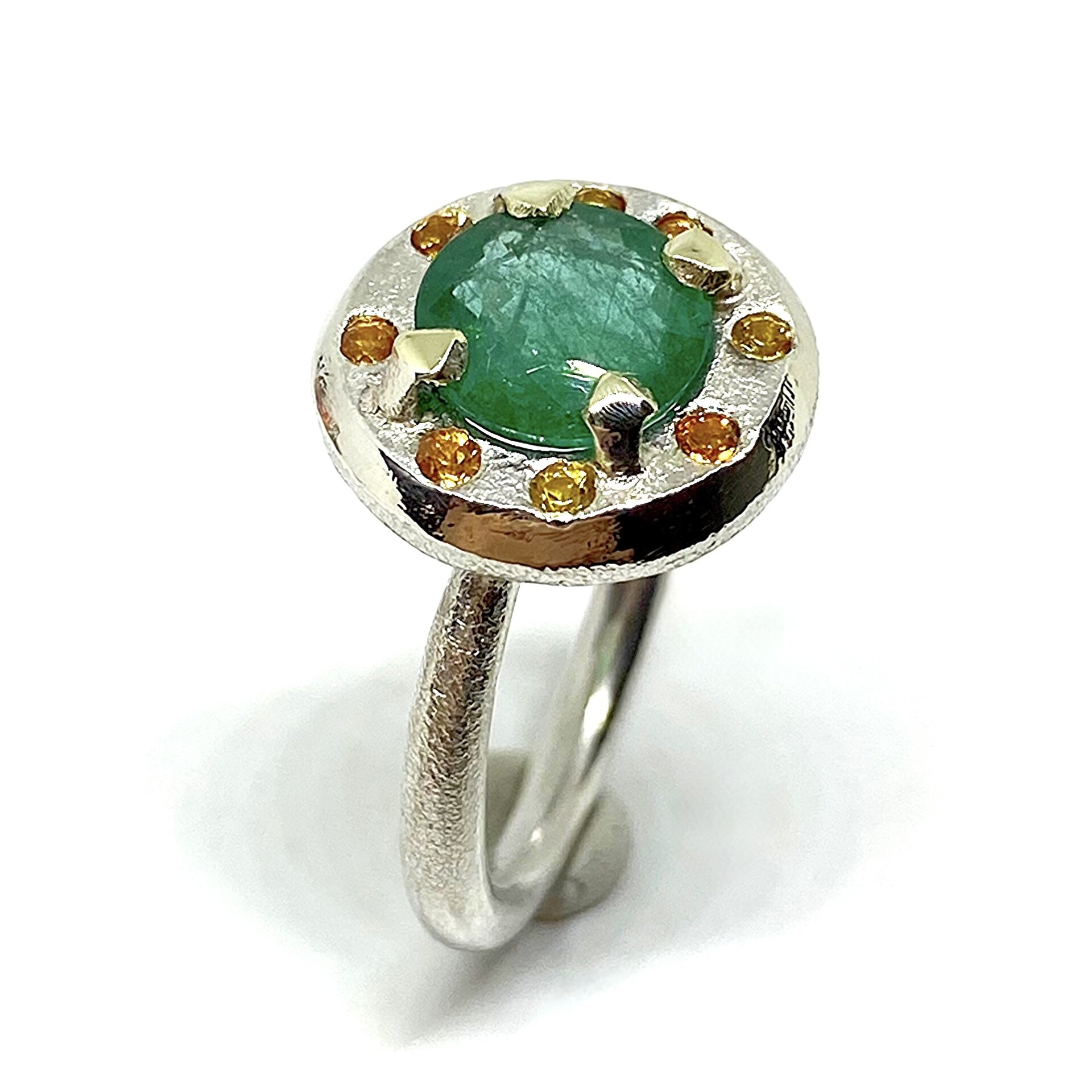 Impresionante anillo con preciosa y gran Esmeralda natural certificada. Anillo. - 3