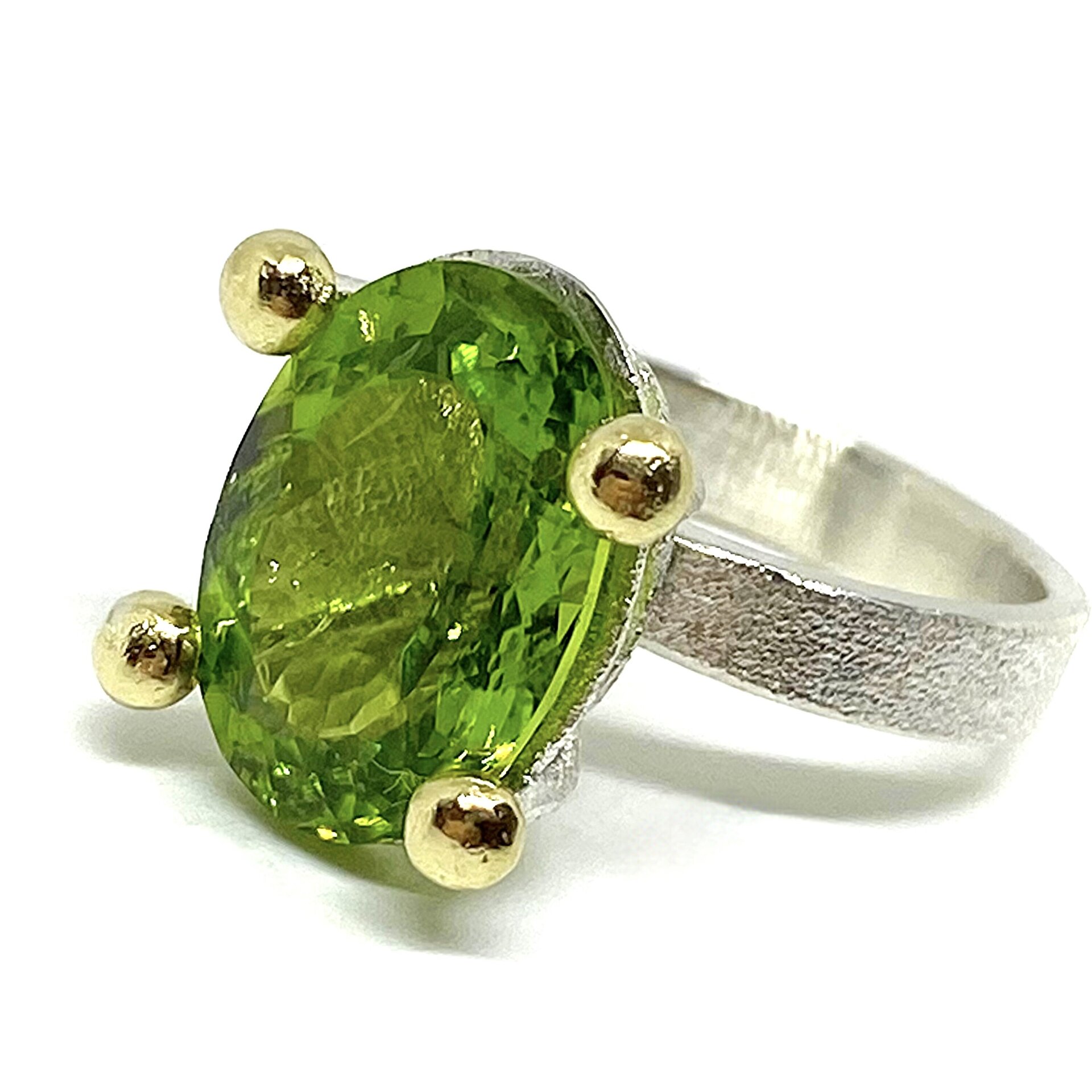 Impresionante anillo con precioso y gran Peridoto natural en talla oval. - 6