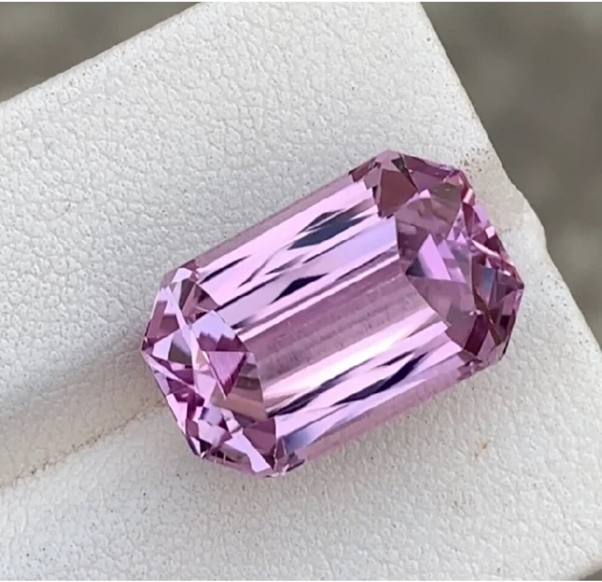 Precioso y gran anillo que combina la belleza natural de la Amatista - 7