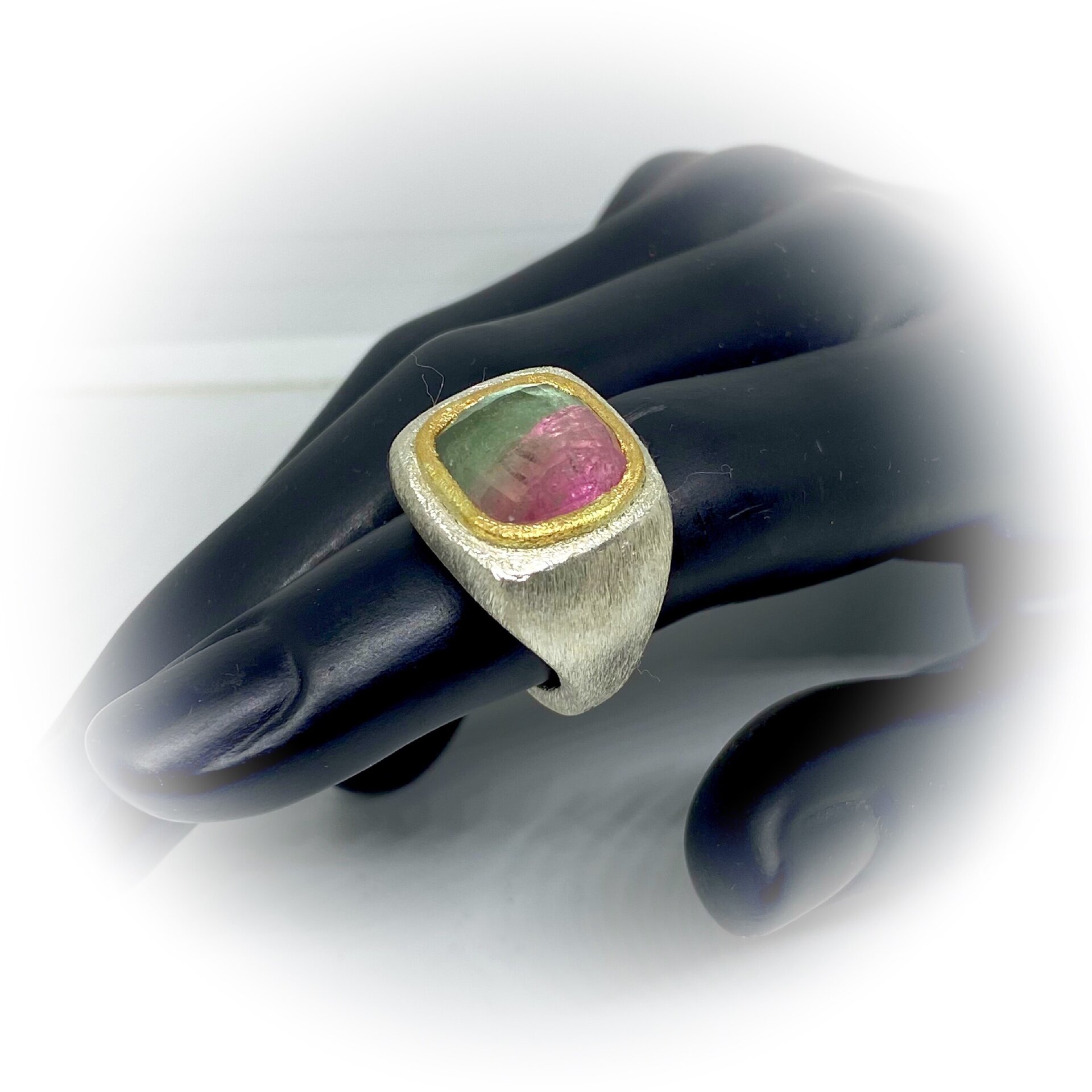 Magnífico anillo en Plata de Ley con boca en Oro de 18K y gran Turmalina bicolor - 2