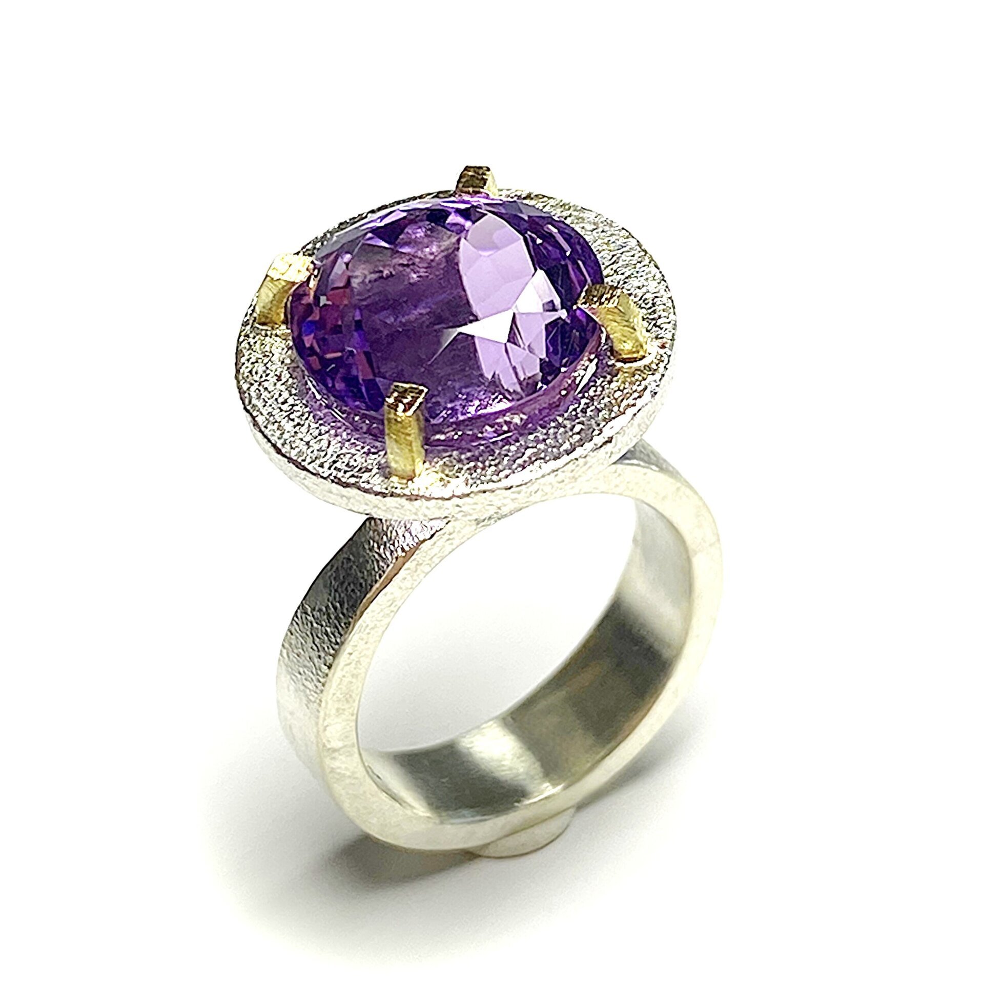 Precioso y gran anillo que combina la belleza natural de la Amatista - 6