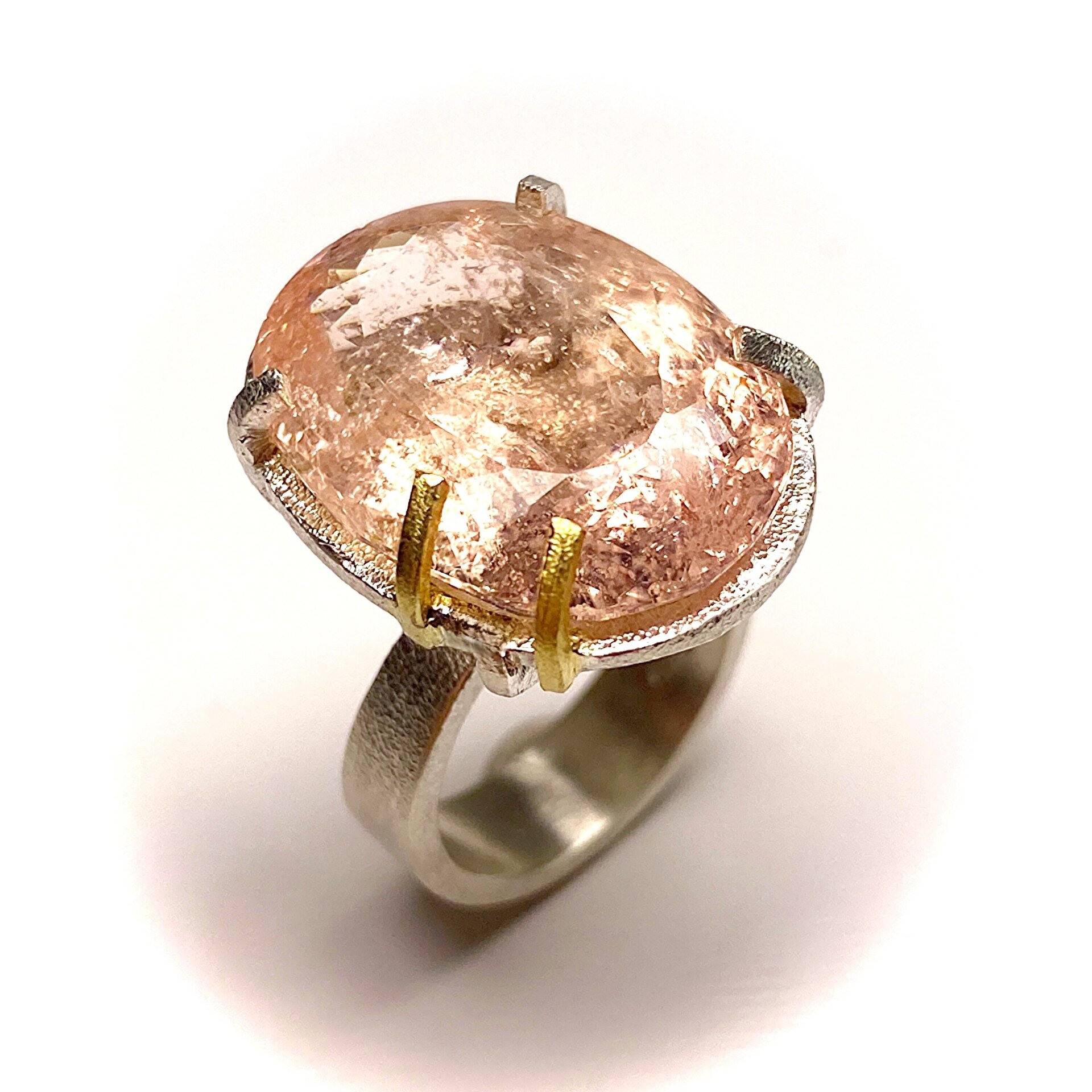 Hermoso y gran anillo con preciosa y enorme Morganita natural del Brasil. Anillo - 3