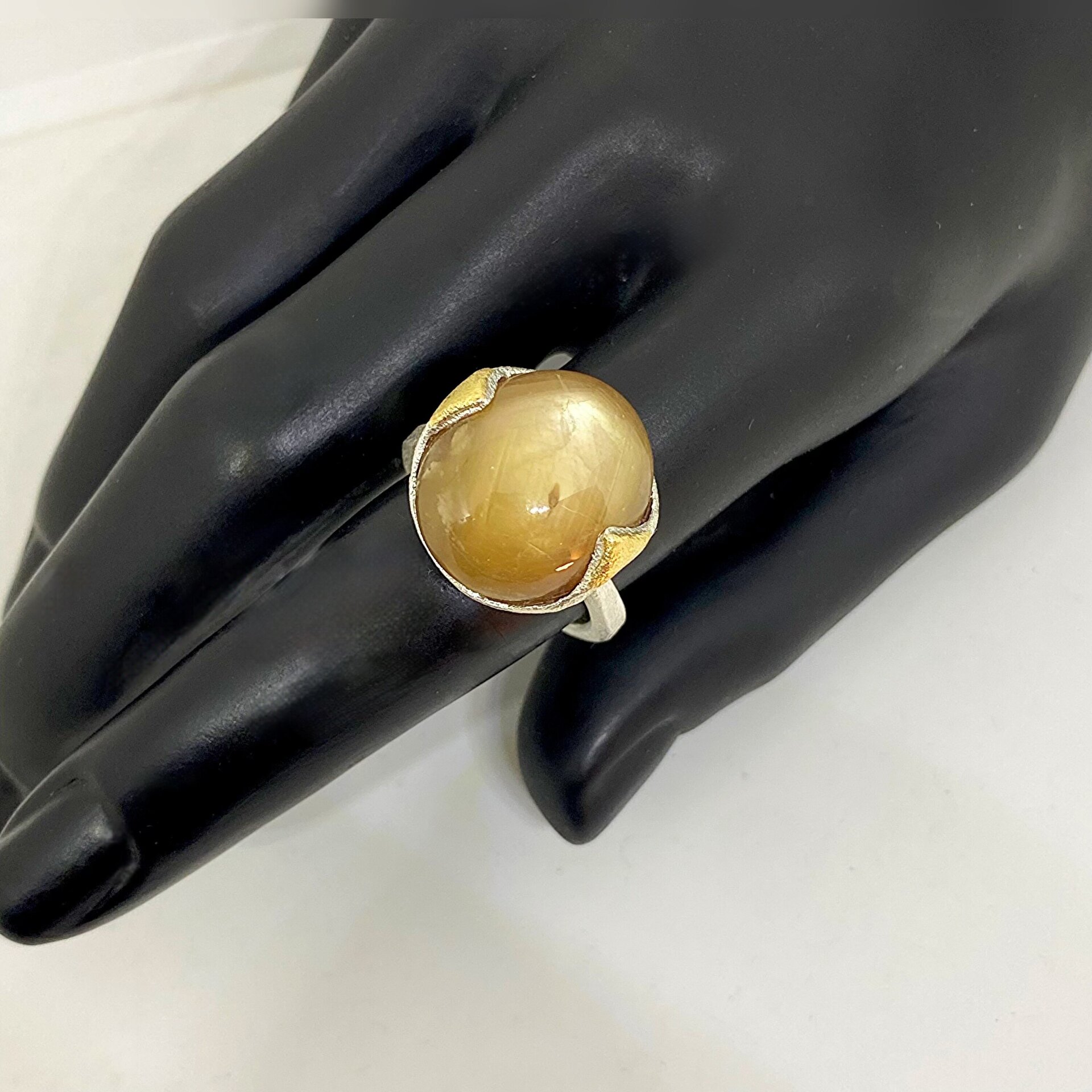 Hermoso y gran anillo con magnífico y gran Zafiro estrella. - 4