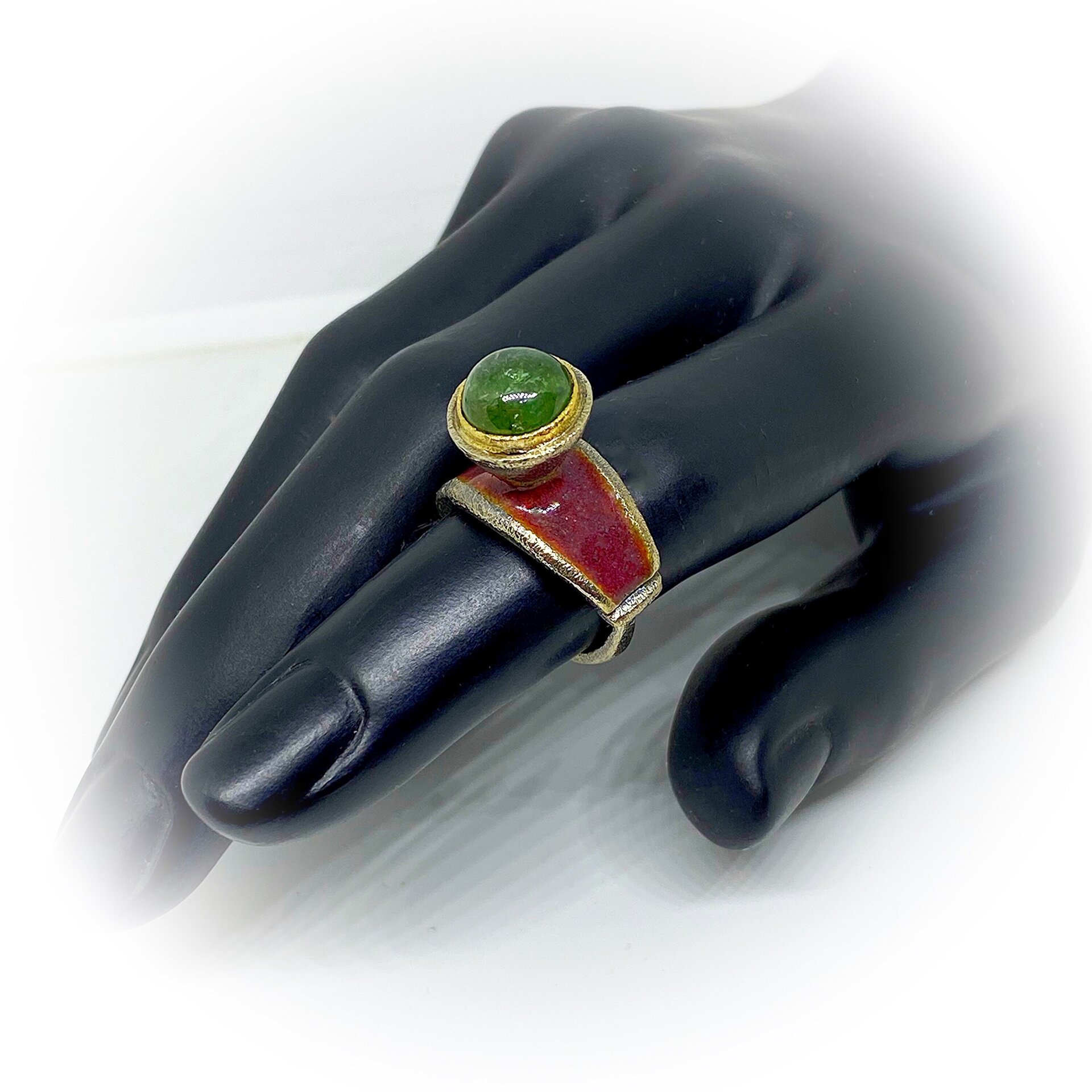 Exclusivo anillo con preciosa Turmalina verde redonda de 10 mm de diámetro. - 3