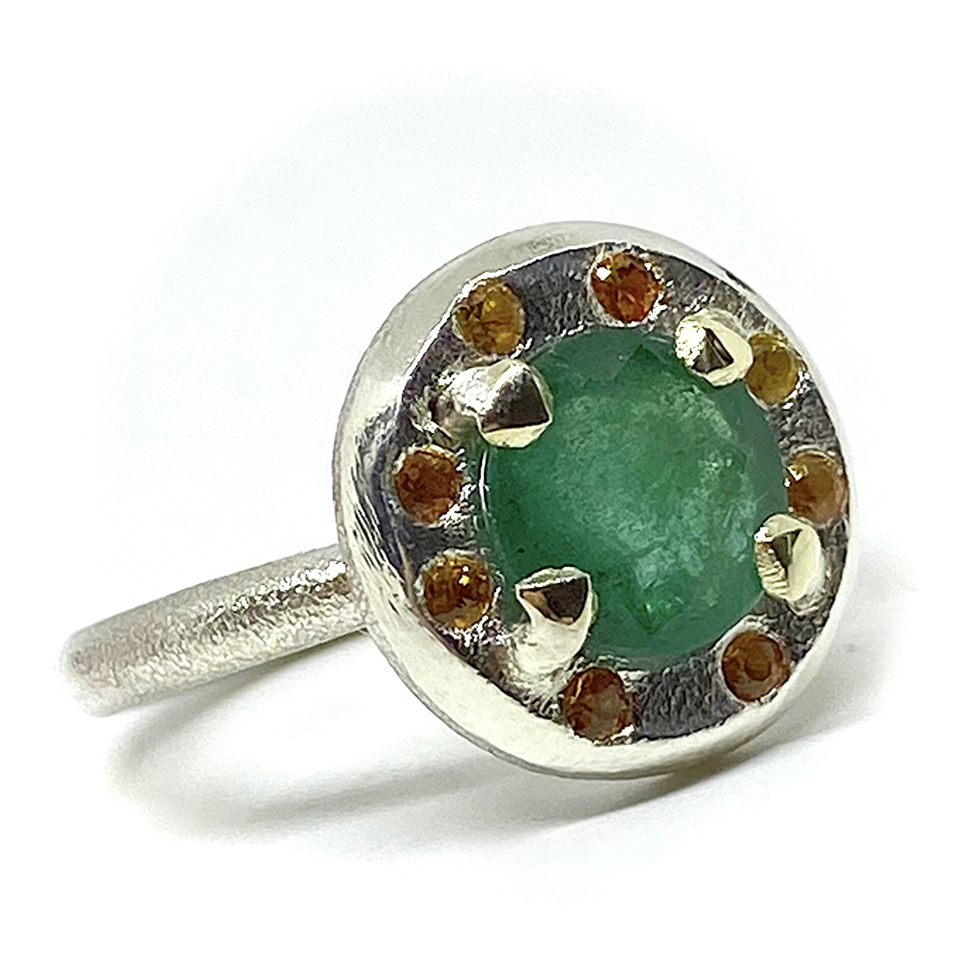 Impresionante anillo con preciosa y gran Esmeralda natural certificada. Anillo. - 4