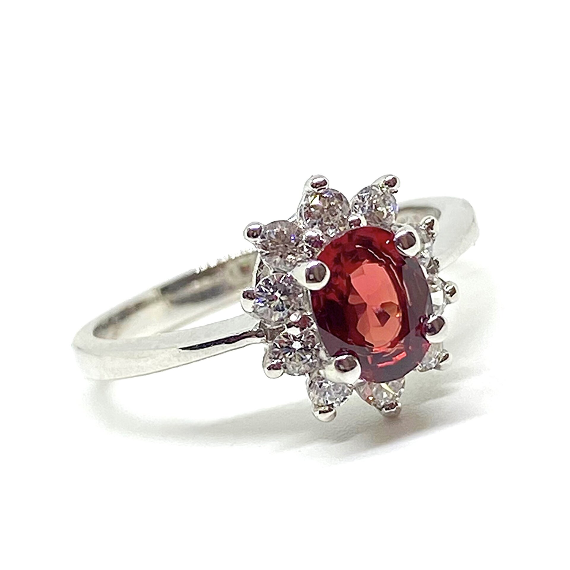 Delicado anillo solitario en Plata de Ley con 10 zafiros blancos de 2 mm - 3